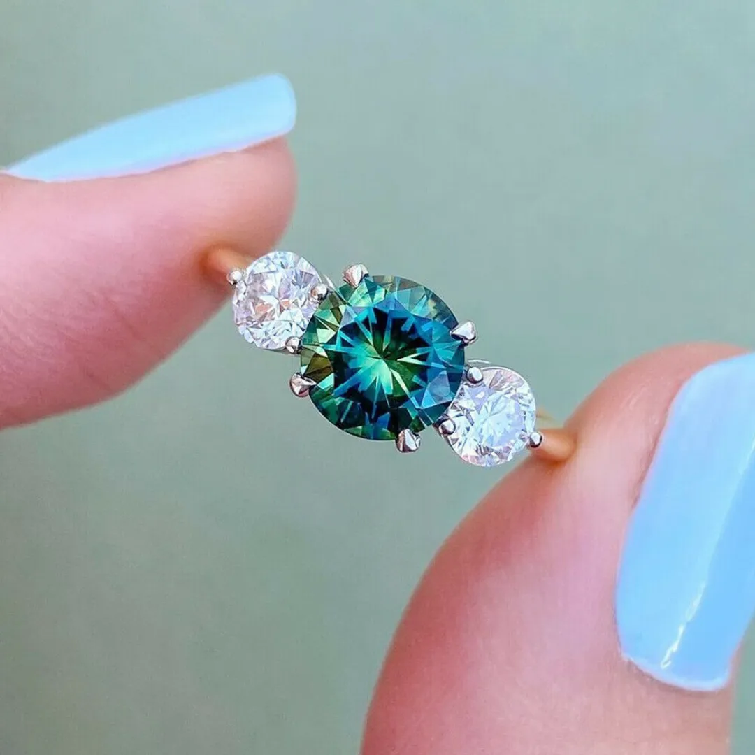 /public/photos/live/Moissanite Dark Green Round Shape Ring (2).webp